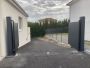 𝐋𝐀𝐍𝐃𝐎𝐔𝐆𝐄
• Pose : mi-juin
• Hauteur : 1m50

✅ Installation d'un portail OPTIMO gris anthracite.
Fabriqué en France 🇫🇷

✅ Et pose d'une clôture rigide avec...