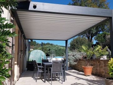 𝐄𝐘𝐌𝐎𝐔𝐓𝐈𝐄𝐑𝐒
• Pose : début octobre
• Dimensions : 5,6 x 3,4 m

Installation d'une magnifique pergola bioclimatique en aluminium ☀ Rien de mieux pour garder le...